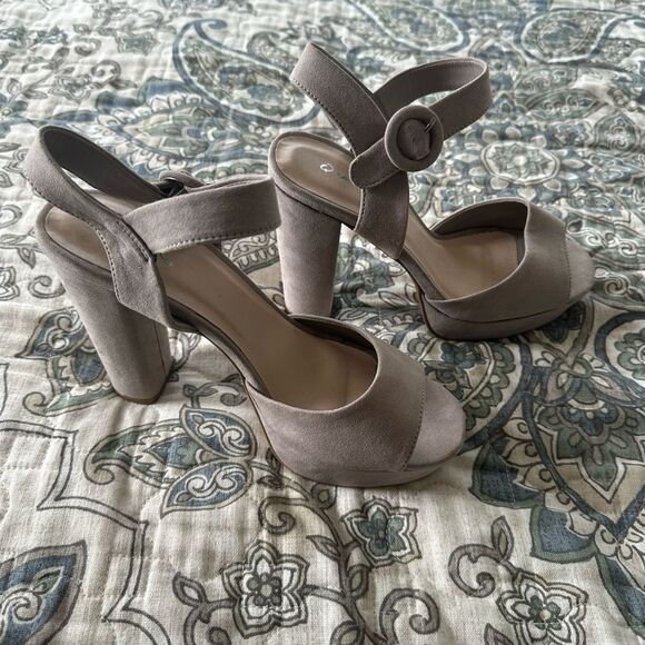 Qupid Women’s Chunky Platform Heels Light Gray Size 9 - Picture 2 of 5